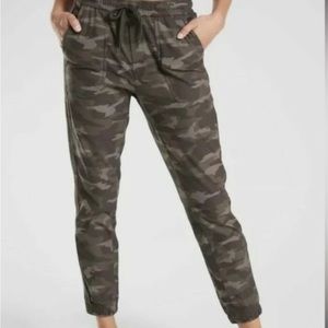 Athleta - Womens Farallon jogger - Camo color - Size 4 Tall
